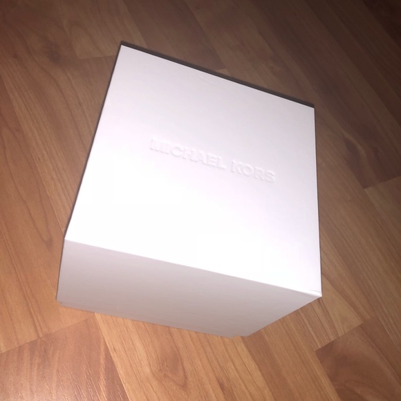 Michael Kors Access Watch tried on ONCE - Picture 4 of 4